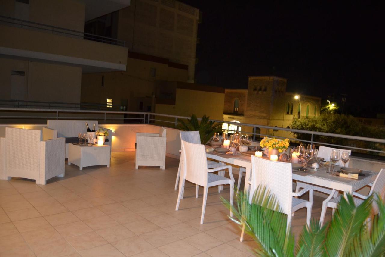 Roomy Apartment With Terrace & Parking Lecce Exteriör bild