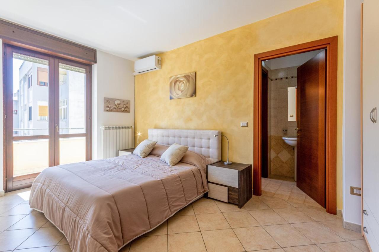 Roomy Apartment With Terrace & Parking Lecce Exteriör bild