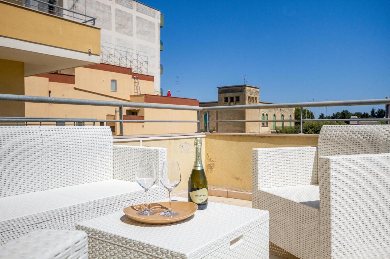 Roomy Apartment With Terrace & Parking Lecce Exteriör bild