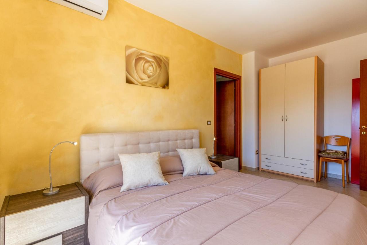 Roomy Apartment With Terrace & Parking Lecce Exteriör bild